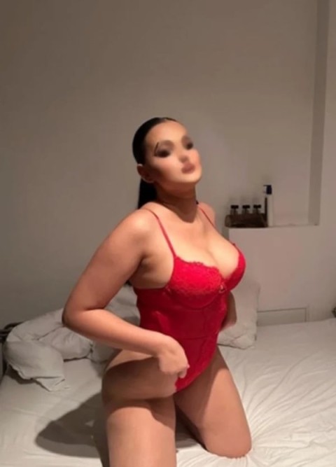 Amanda pop escorta : futai cu super grase