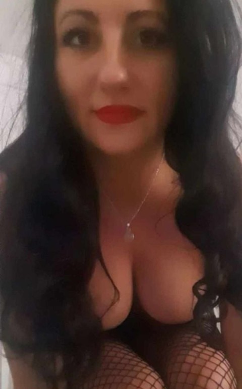 Escorta blonda slim 69 timpuri noi : futai în grup