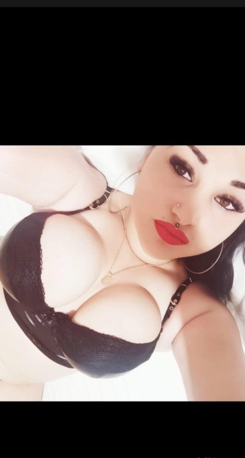 Escorta camera ascunsa : futai cu strigaturi